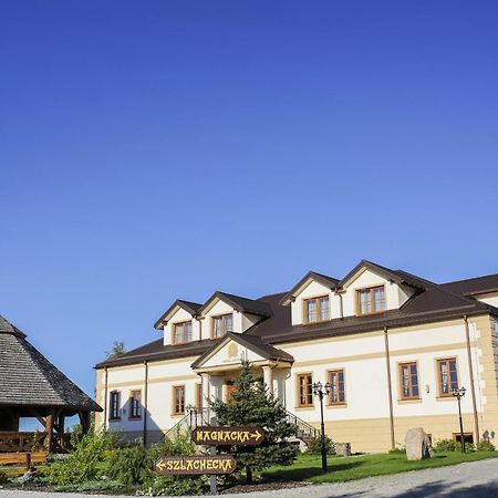 Dworek Stara Szkola Belchatow Exterior photo